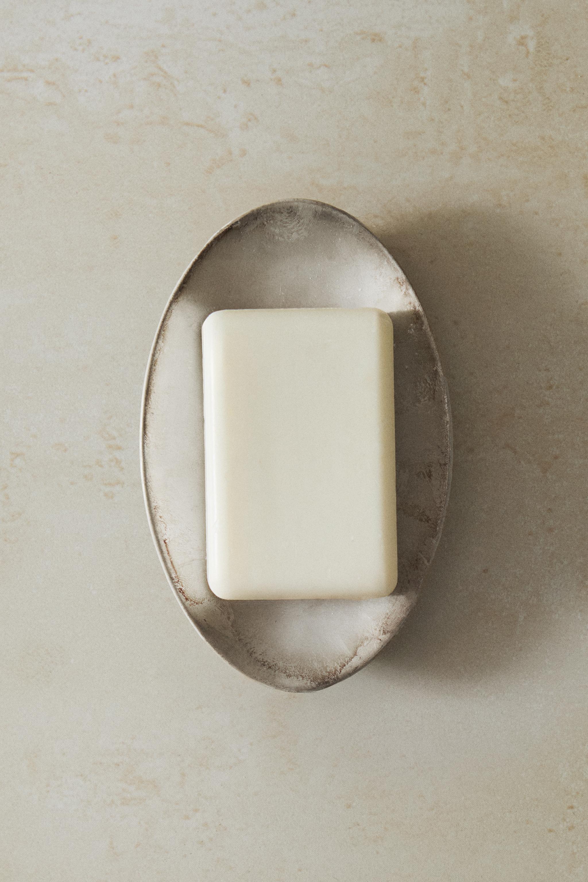 SHINY CERAMIC SOAP DISH